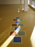 podlahová intarzie - skákací panák