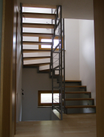 vnitřní ocelové schodiště