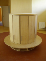 navržené šatní skříňky pro děti - kruhový tvar, folie bříza